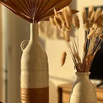 Sur Le Sable, Face A La La Petite Tour Apartamento