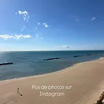 Sur Le Sable, Face A La La Petite Tour Valras-Plage