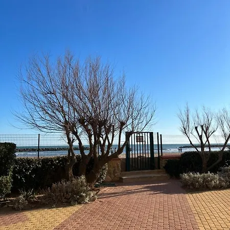 Sur Le Sable, Face A La La Petite Tour * ולראס-פלאז'